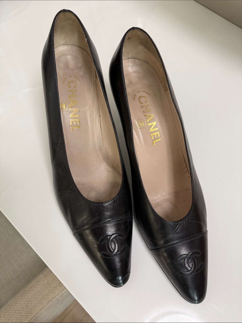 CHANEL Black Leather Pointed Toe CC Logo Pumps